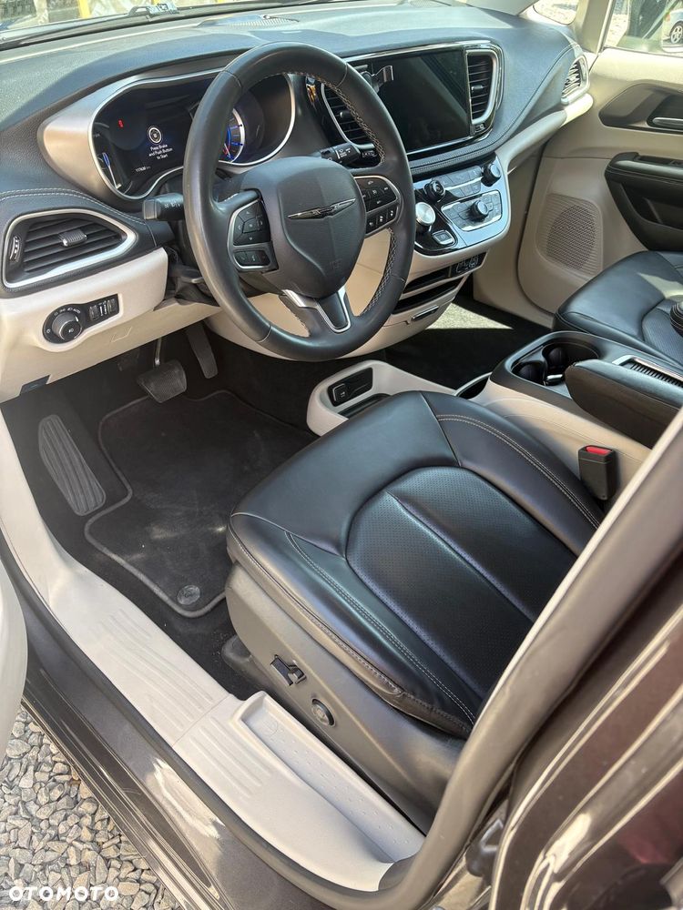 Chrysler Pacifica - 22