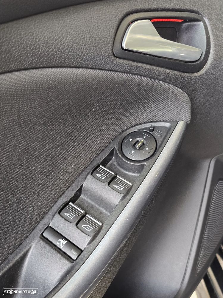 Ford Focus SW 1.0 EcoBoost S&S ST-Line - 21