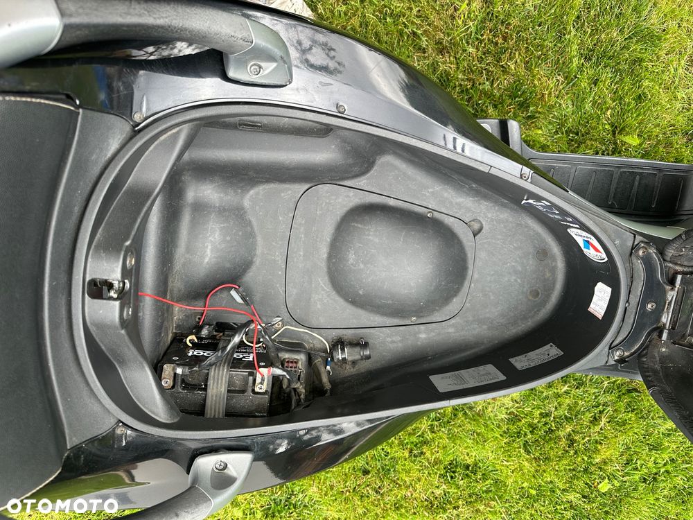 Piaggio MP-3 - 7