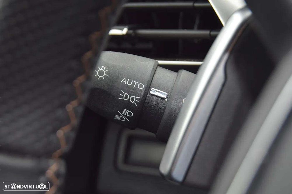 Peugeot 3008 1.6 Hybrid GT e-EAT8 - 24