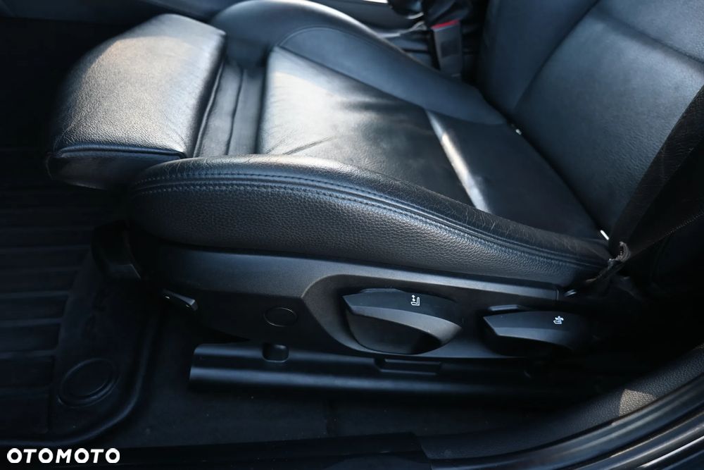 BMW Seria 1 123d - 16
