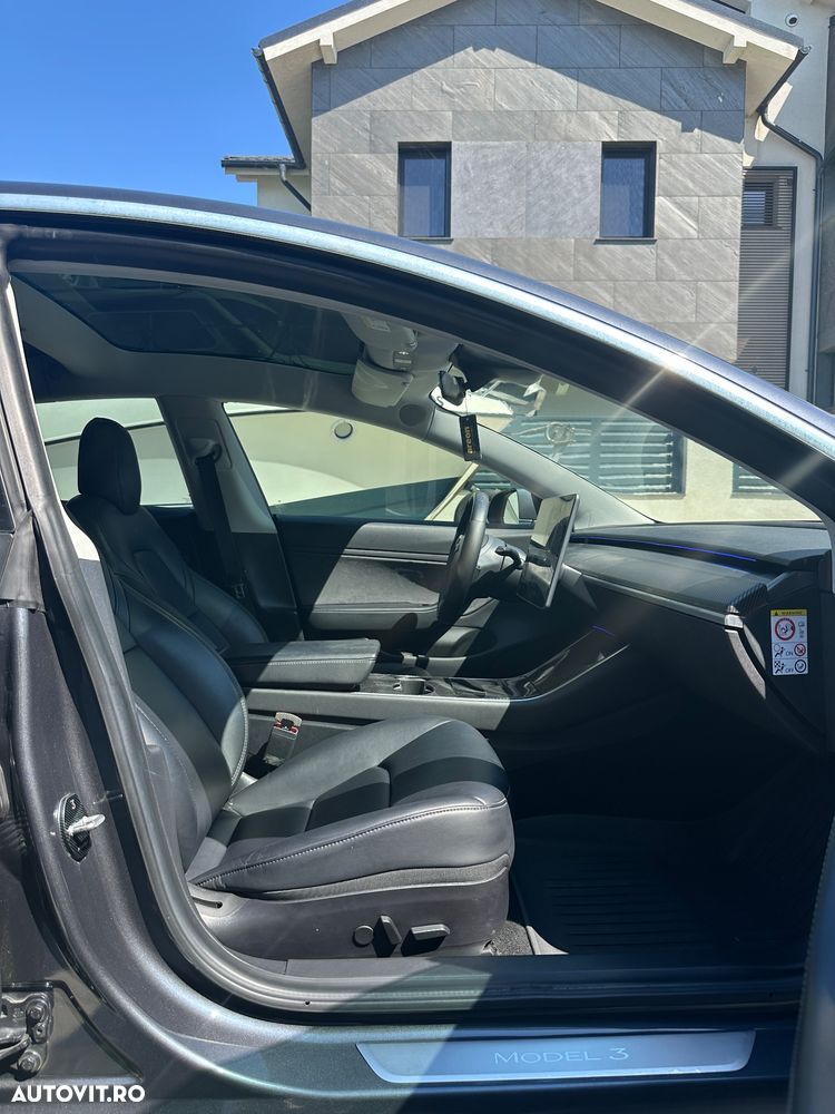 Tesla Model 3 - 11