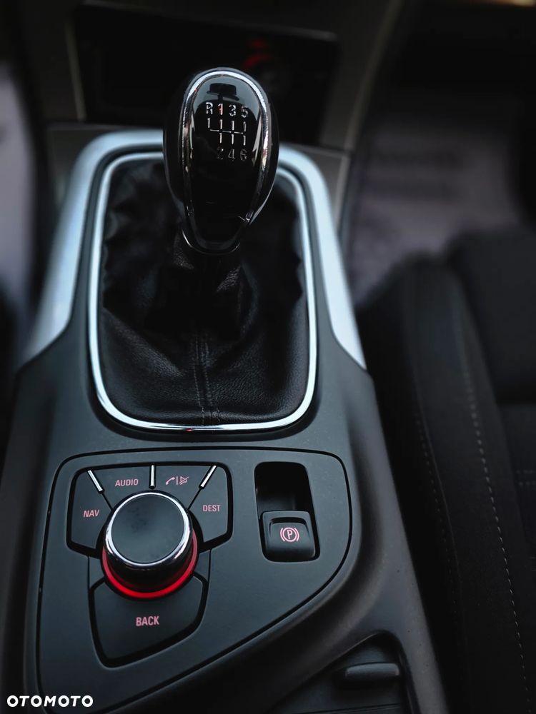 Opel Insignia 1.8 - 13