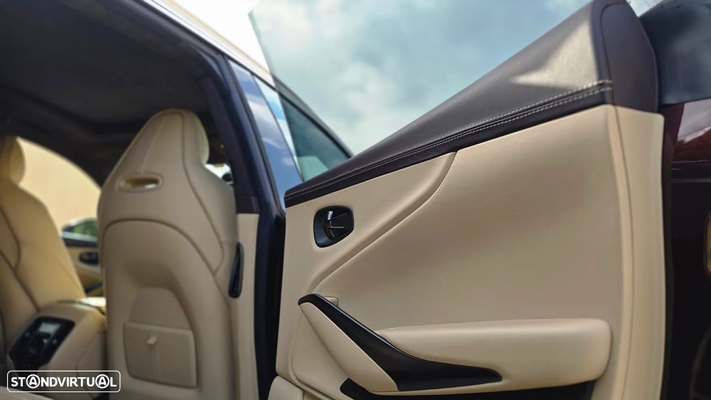 Aston Martin DBX Standard - 12