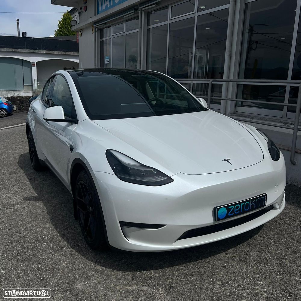 Tesla Model Y Long Range Dual Motor AWD - 2
