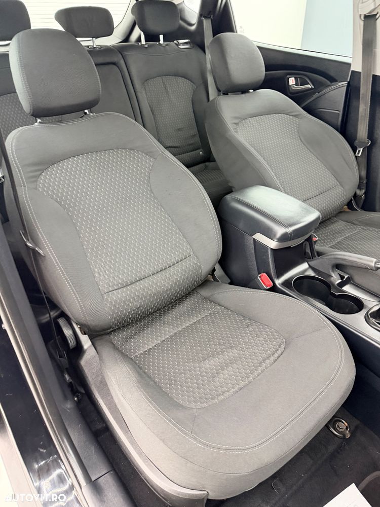 Hyundai ix35 1.7 CRDI 2WD blue Finale Silver - 16