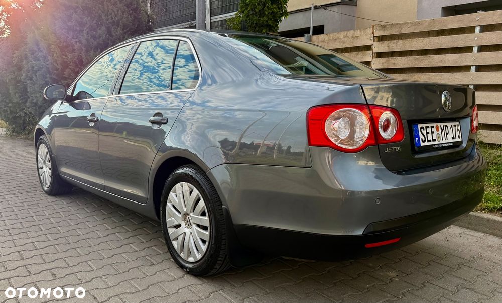 Volkswagen Jetta 1.6 Comfortline - 3