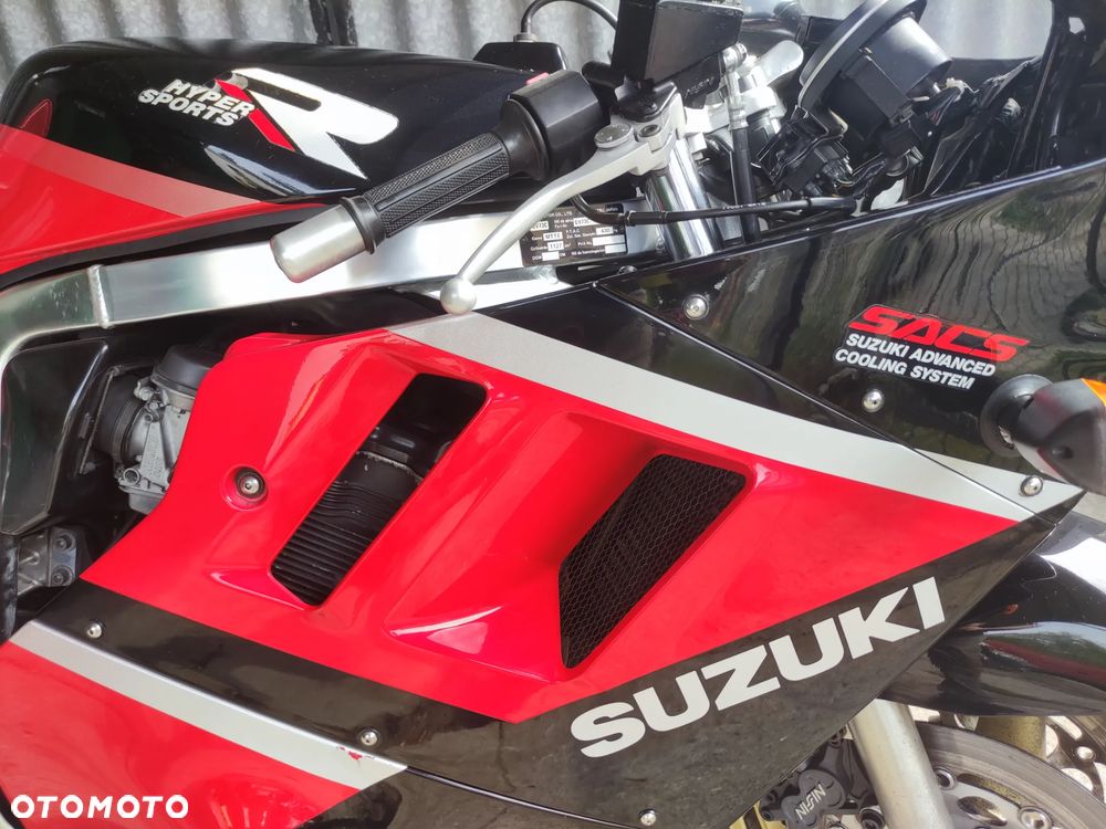 Suzuki GSX-R - 10