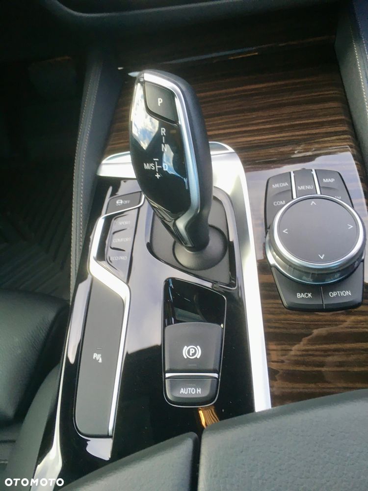 BMW Seria 5 540i GPF xDrive Luxury Line - 28