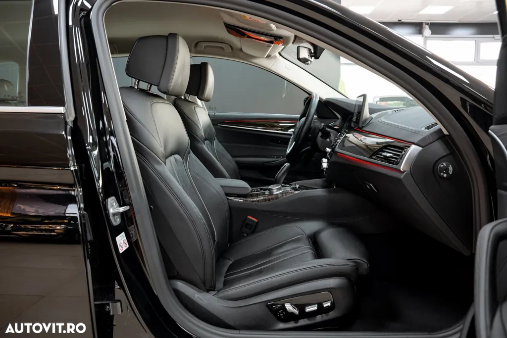 BMW Seria 5 520i Touring Aut. Luxury Line - 31