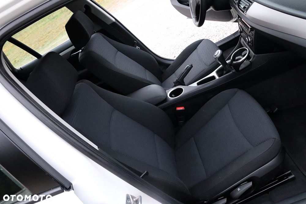 BMW X1 sDrive18d xLine - 27