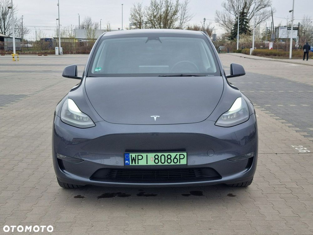 Tesla Model Y Long Range AWD - 8