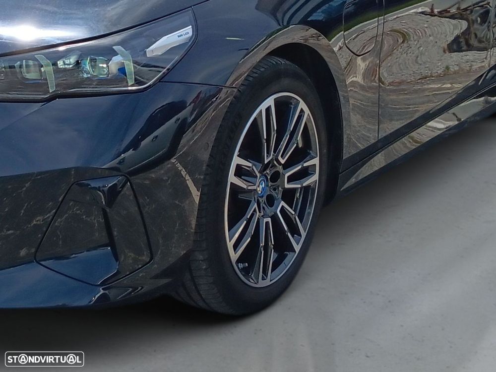 BMW 530 e Pack Desportivo M - 4