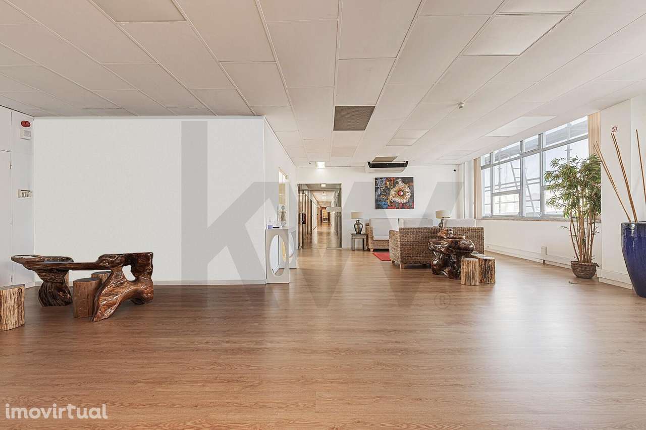 NAVE / ESCRITÓRIO DE AMPLOS E LUMINOSOS 700M2 NA AV. INFANTE D. HENRIQ - Grande imagem: 3/35