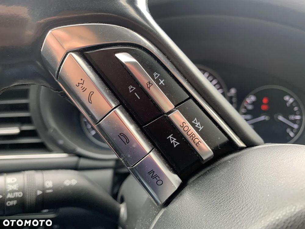 Mazda 3 2.0 mHEV Hikari - 17