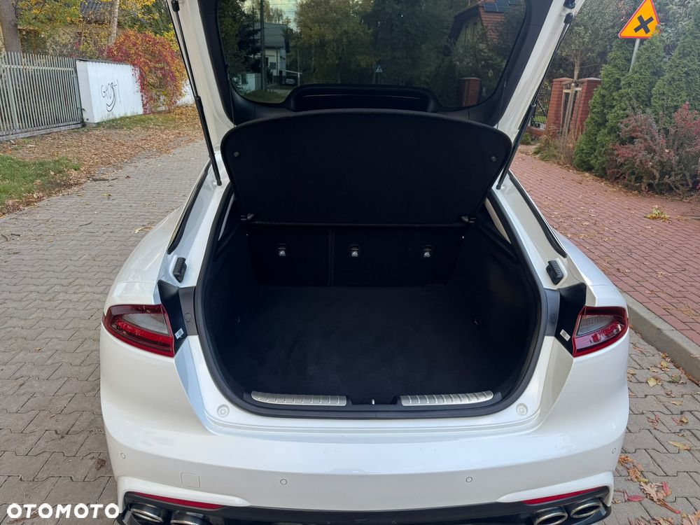 Kia Stinger - 2