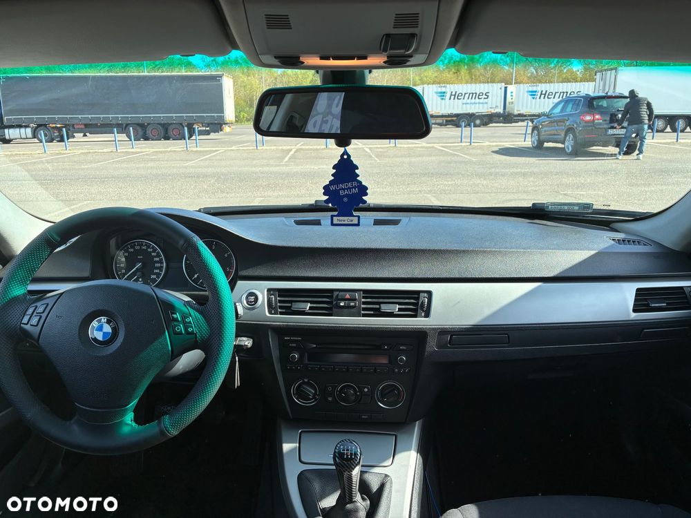 BMW Seria 3 318d DPF - 8