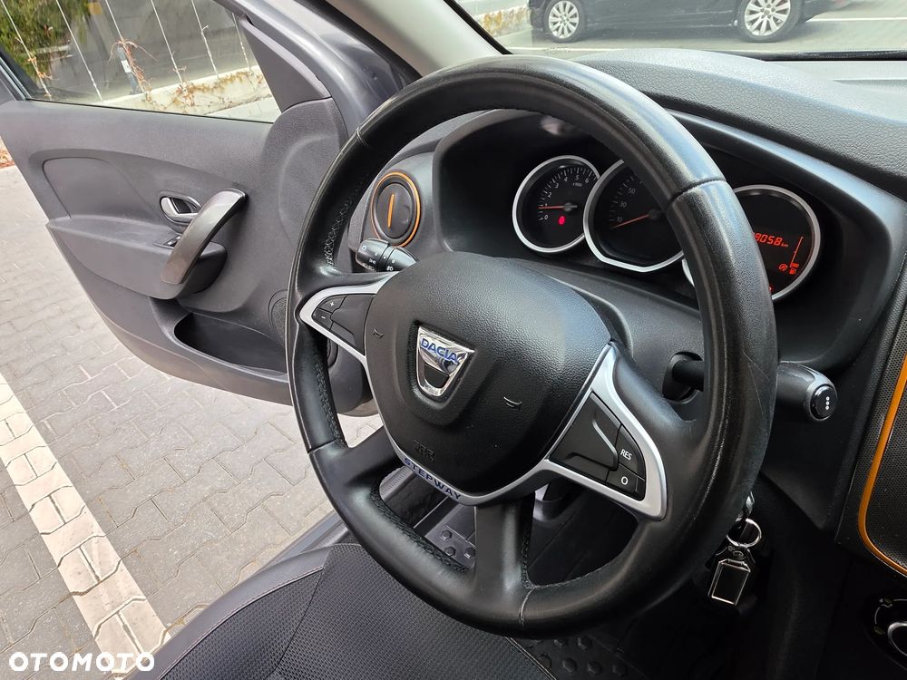 Dacia Logan TCe 90 S&S Stepway Celebration - 18