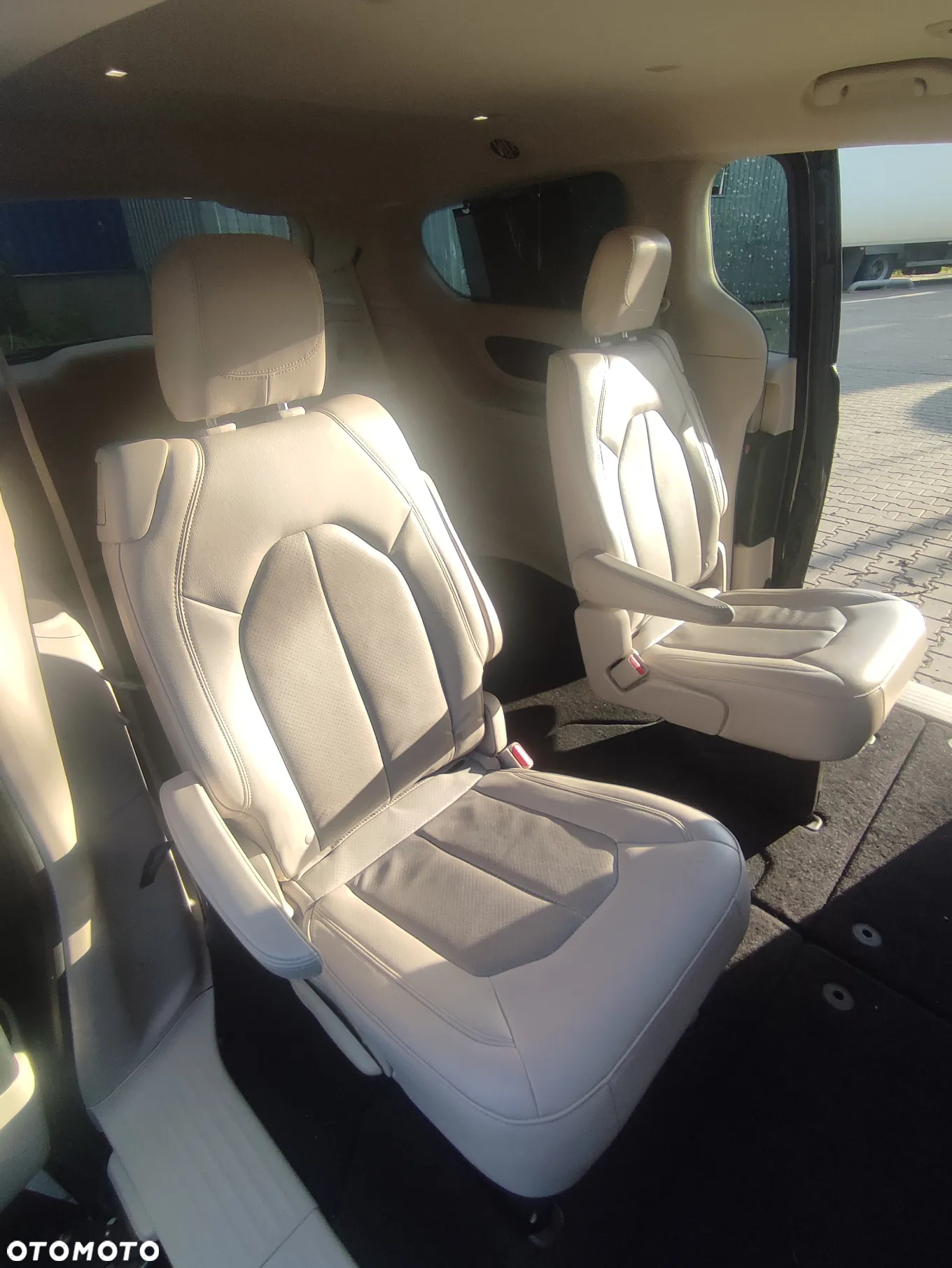 Chrysler Pacifica - 14