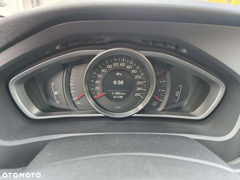 Volvo V40 D2 Drive-E Momentum - 16