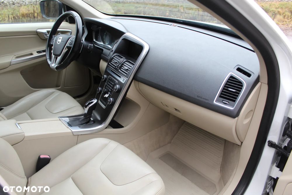 Volvo XC 60 T6 AWD Momentum - 19