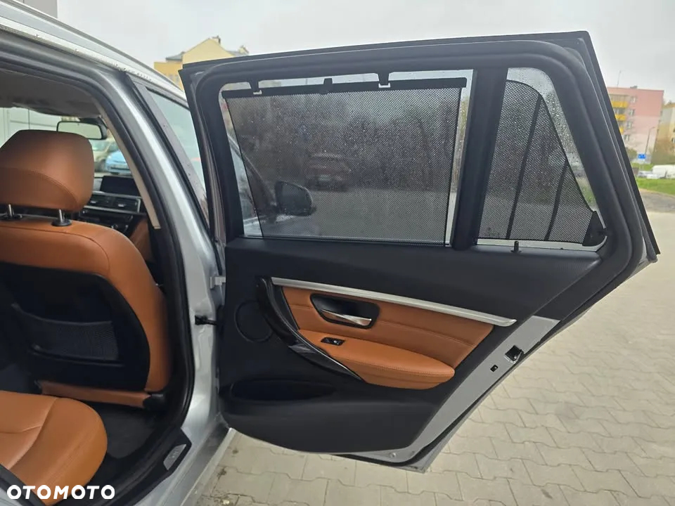 BMW Seria 3 330d Touring xDrive Luxury Line - 19