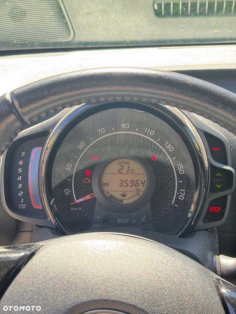 Toyota Aygo x-play - 9