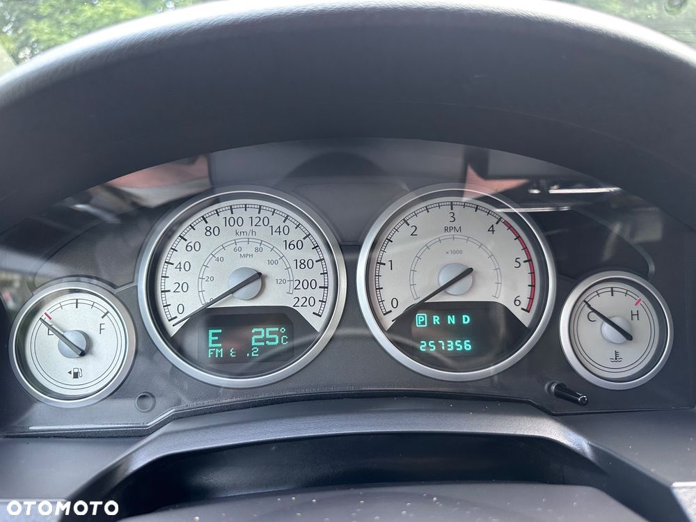 Chrysler Grand Voyager 2.8 CRD Automatik Limited - 26