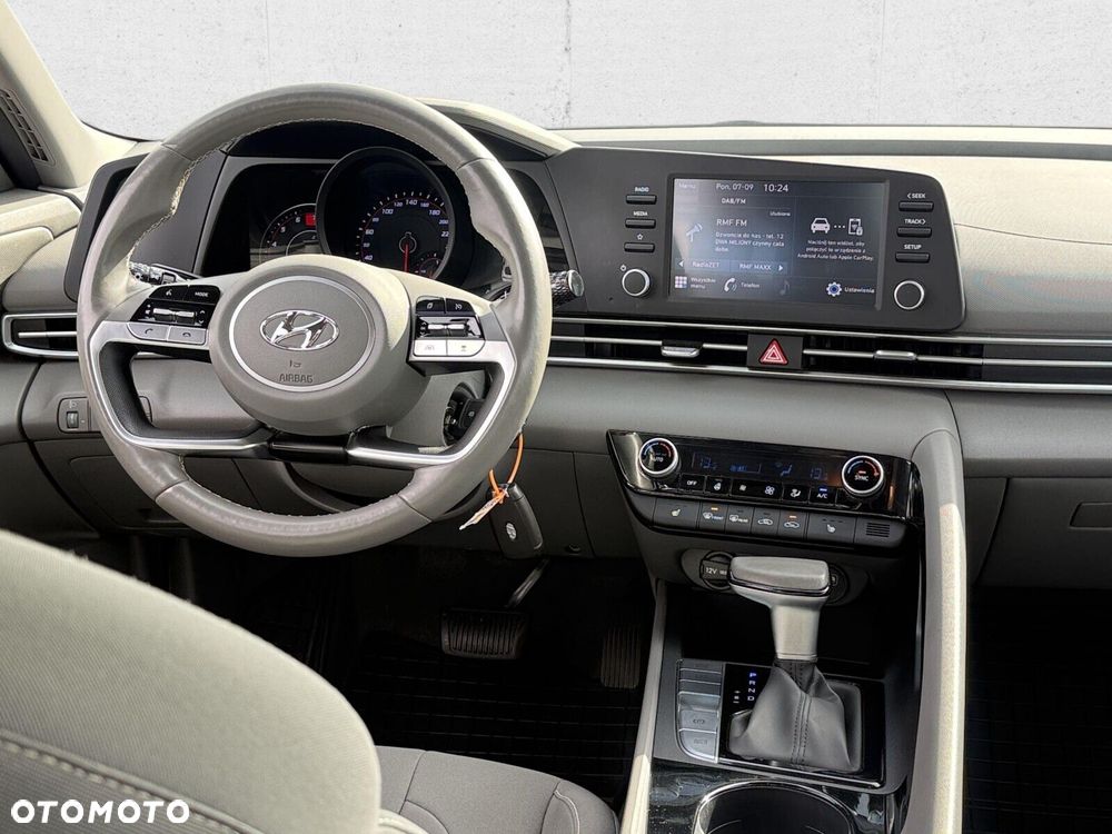 Hyundai Elantra 1.6 Smart CVT - 16