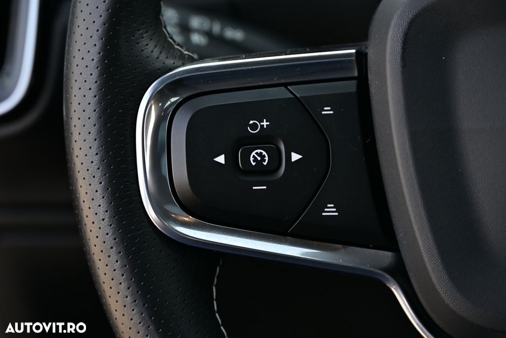 Volvo XC 40 D4 AWD Geartronic R-Design - 37