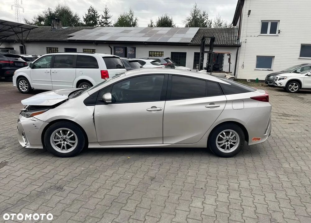 Toyota Prius ver-1-8-hybrid-executive - 2