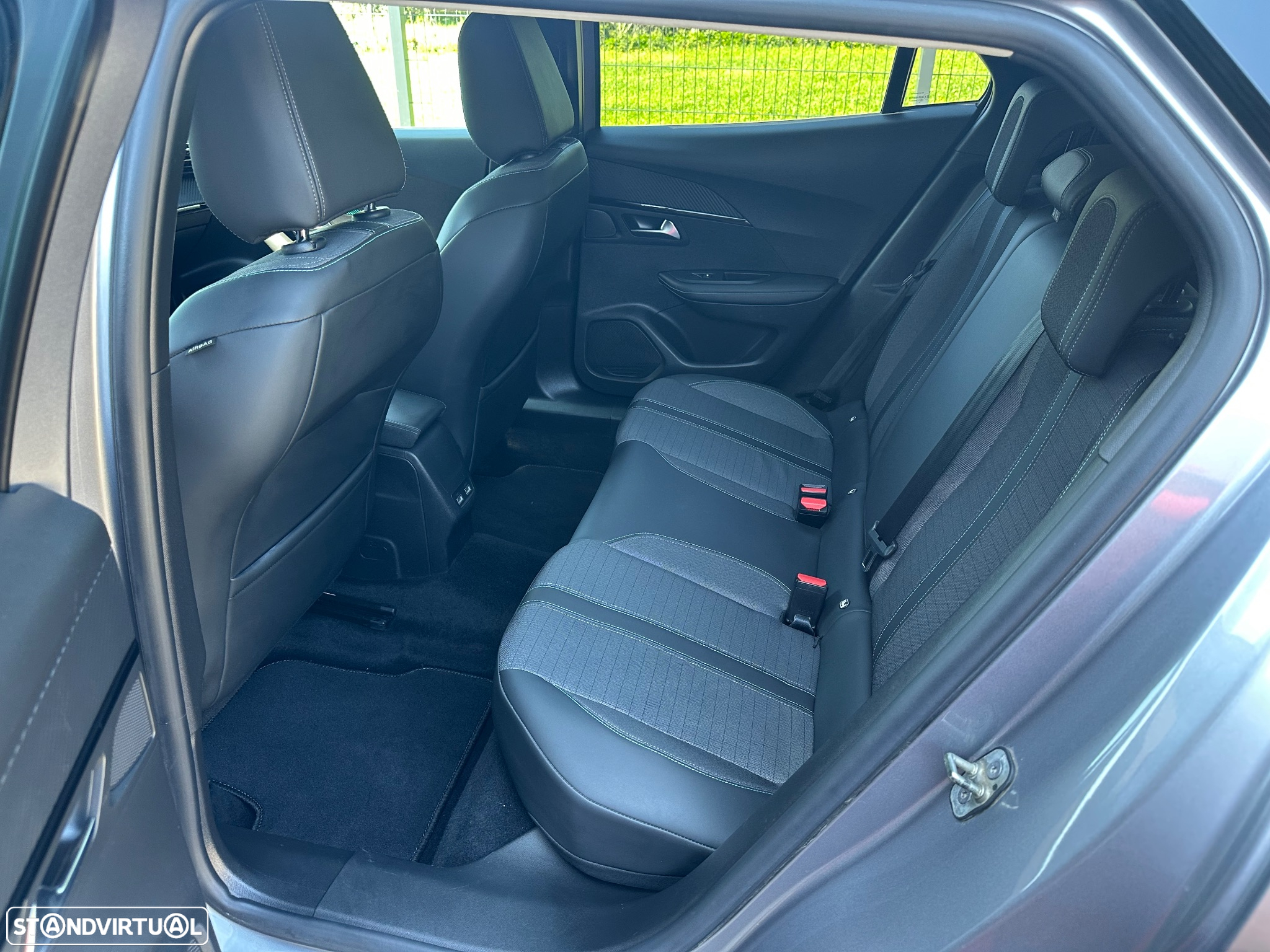 Peugeot 2008 1.5 BlueHDi Allure Pack EAT8 - 17