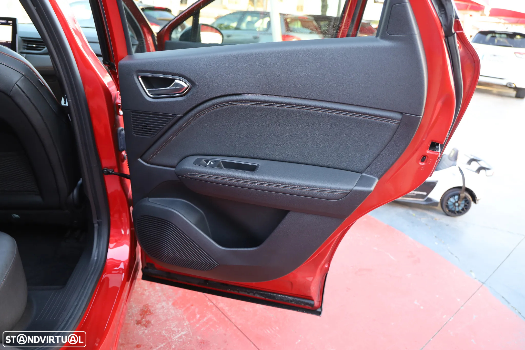Renault Captur 1.6 E-Tech Plug-In Initiale Paris - 14