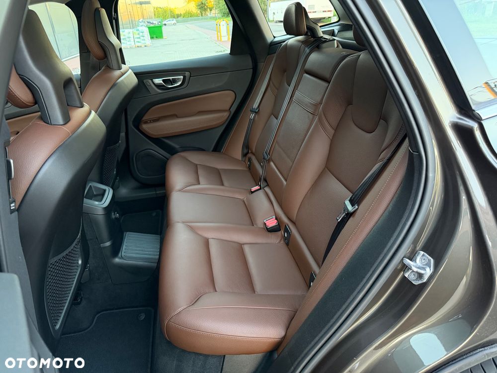 Volvo XC 60 T8 Twin Engine AWD Geartronic Momentum - 17