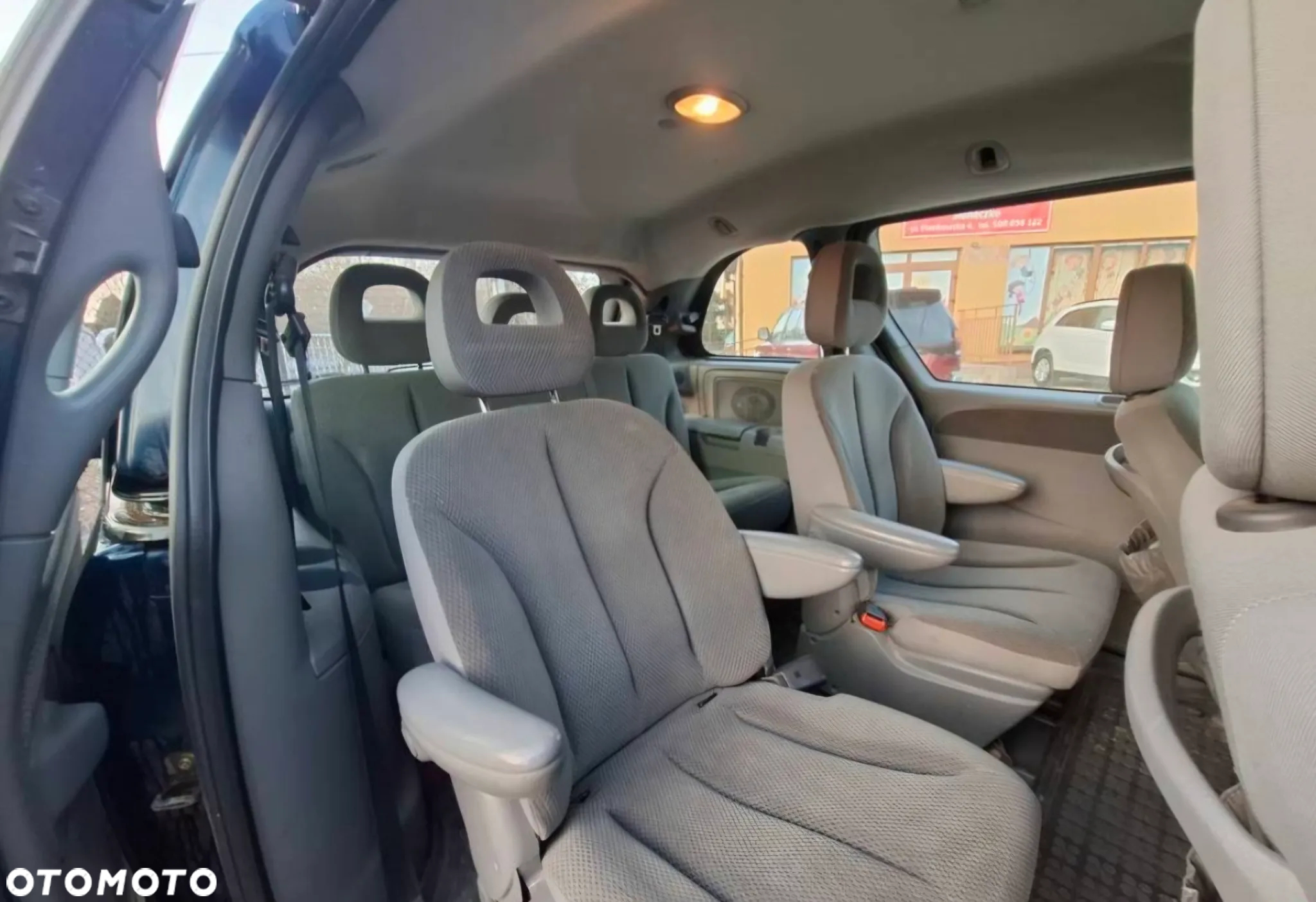 Chrysler Voyager 3.3 LX - 10