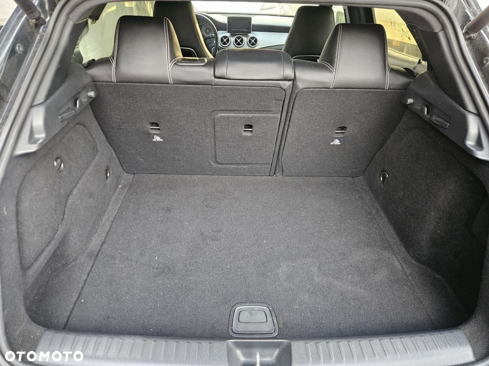 Mercedes-Benz GLA 220 CDI 4Matic 7G-DCT AMG Line - 16