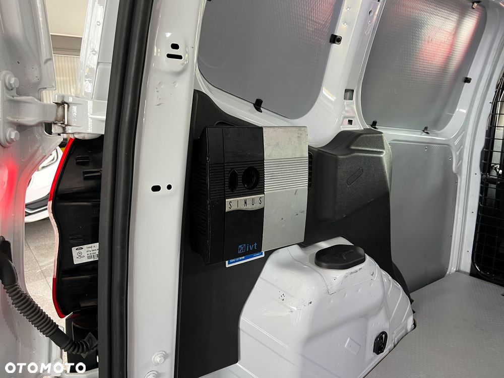 Ford Transit Courier - 15