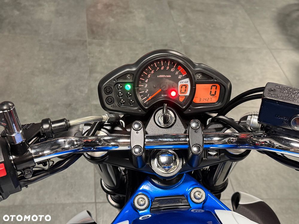 Suzuki Gladius - 25