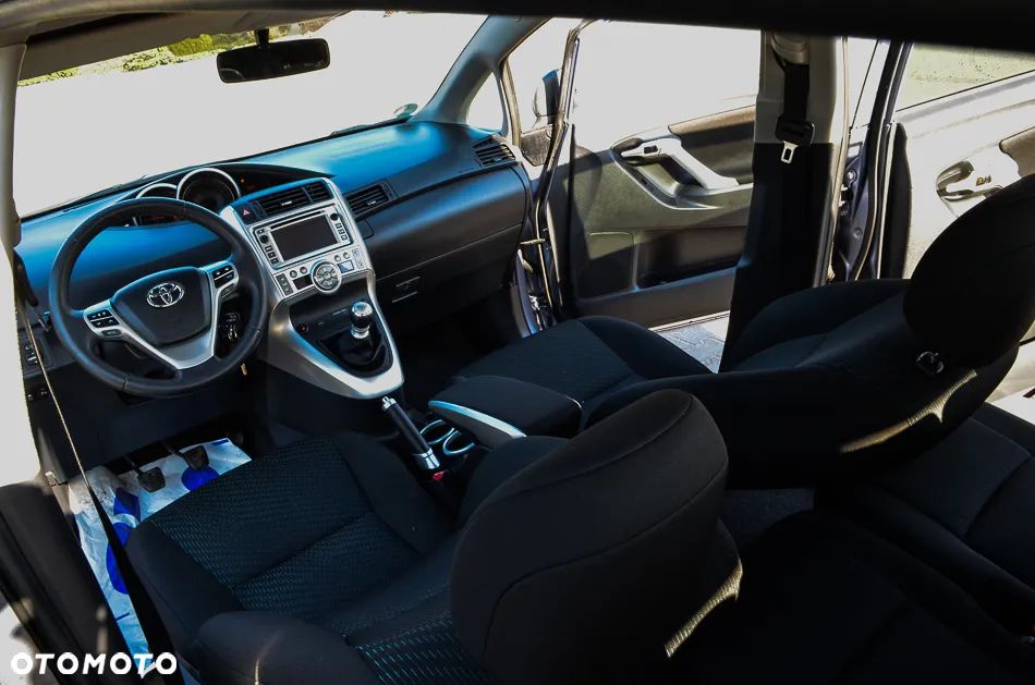 Toyota Verso 1.6 Premium 7os - 30