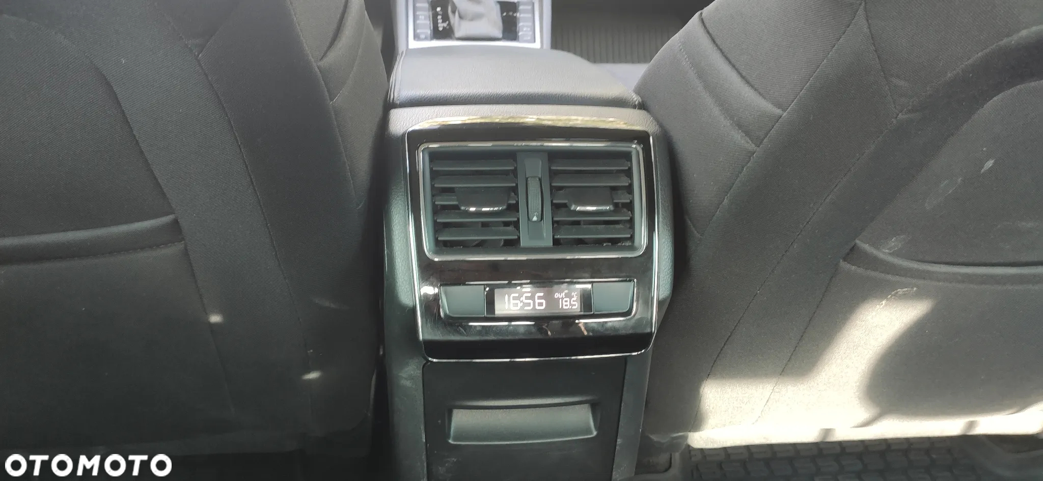 Skoda Superb 2.0 TDI SCR Ambition DSG - 14