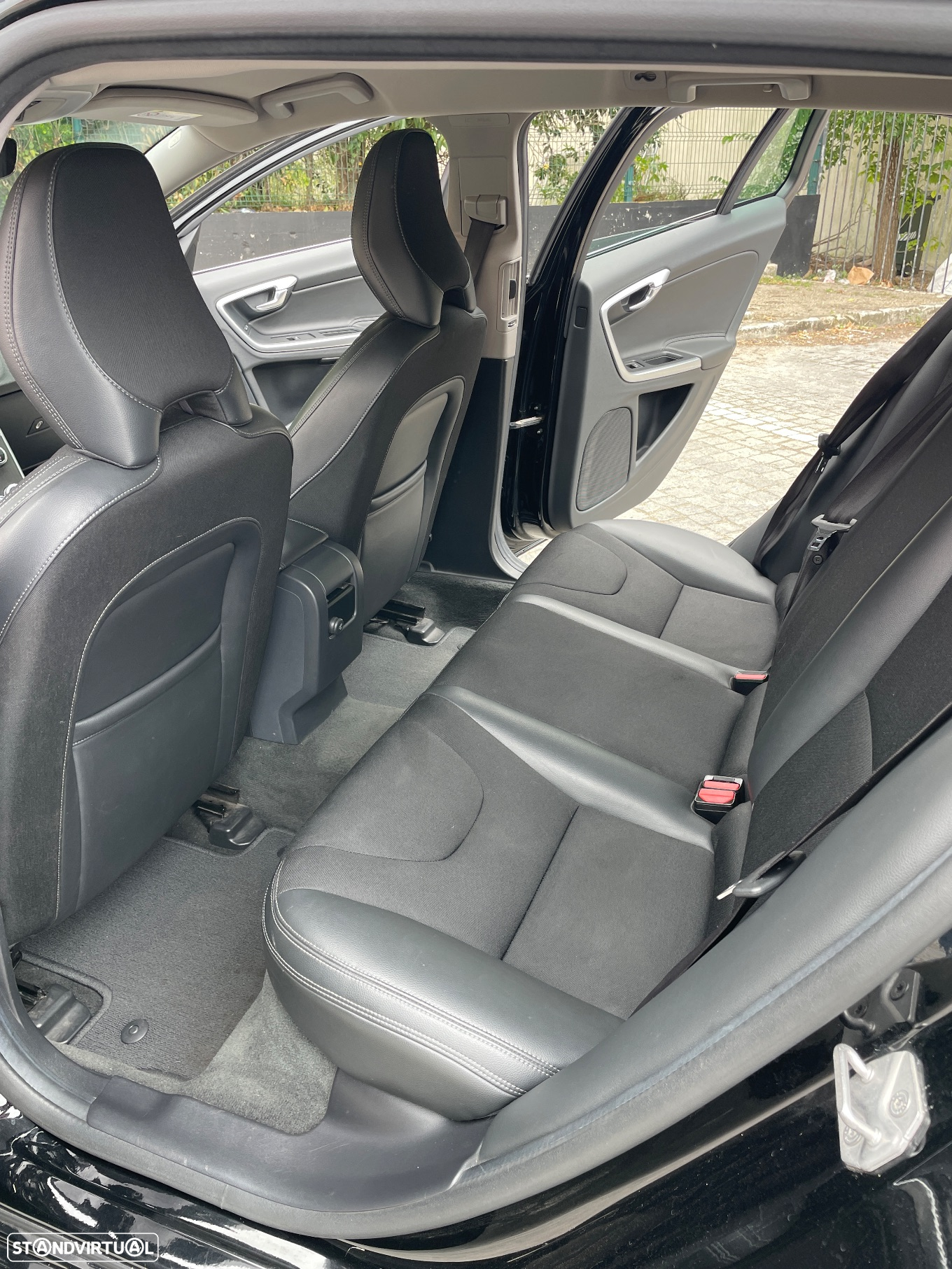 Volvo V60 2.4 D6 Momentum AWD Phev - 10