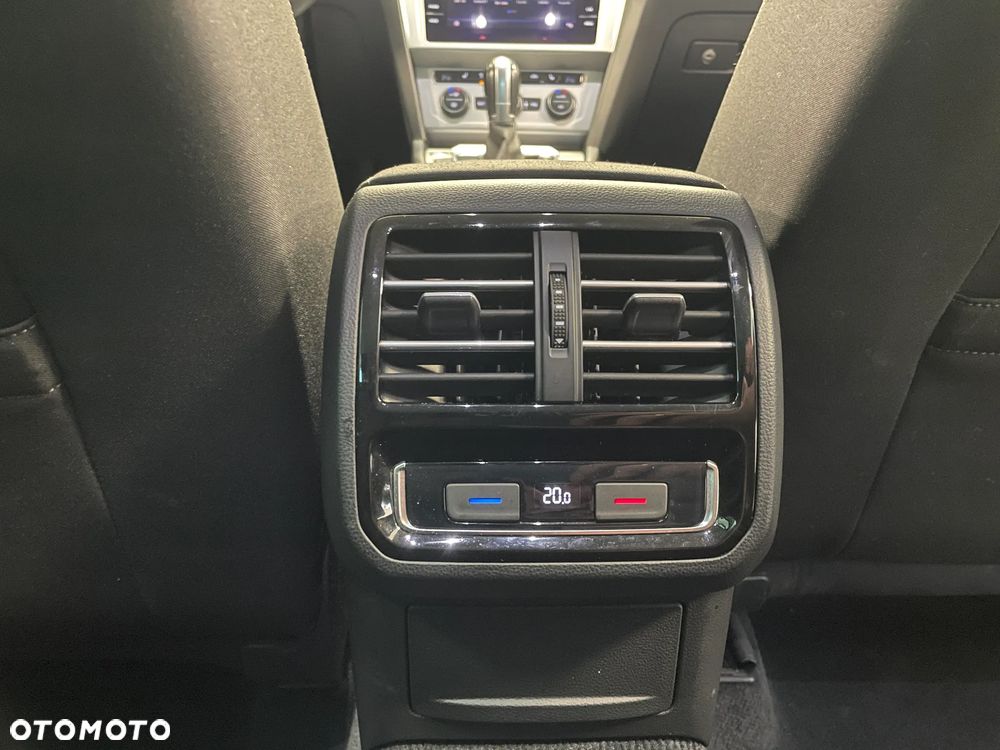 Volkswagen Passat - 9