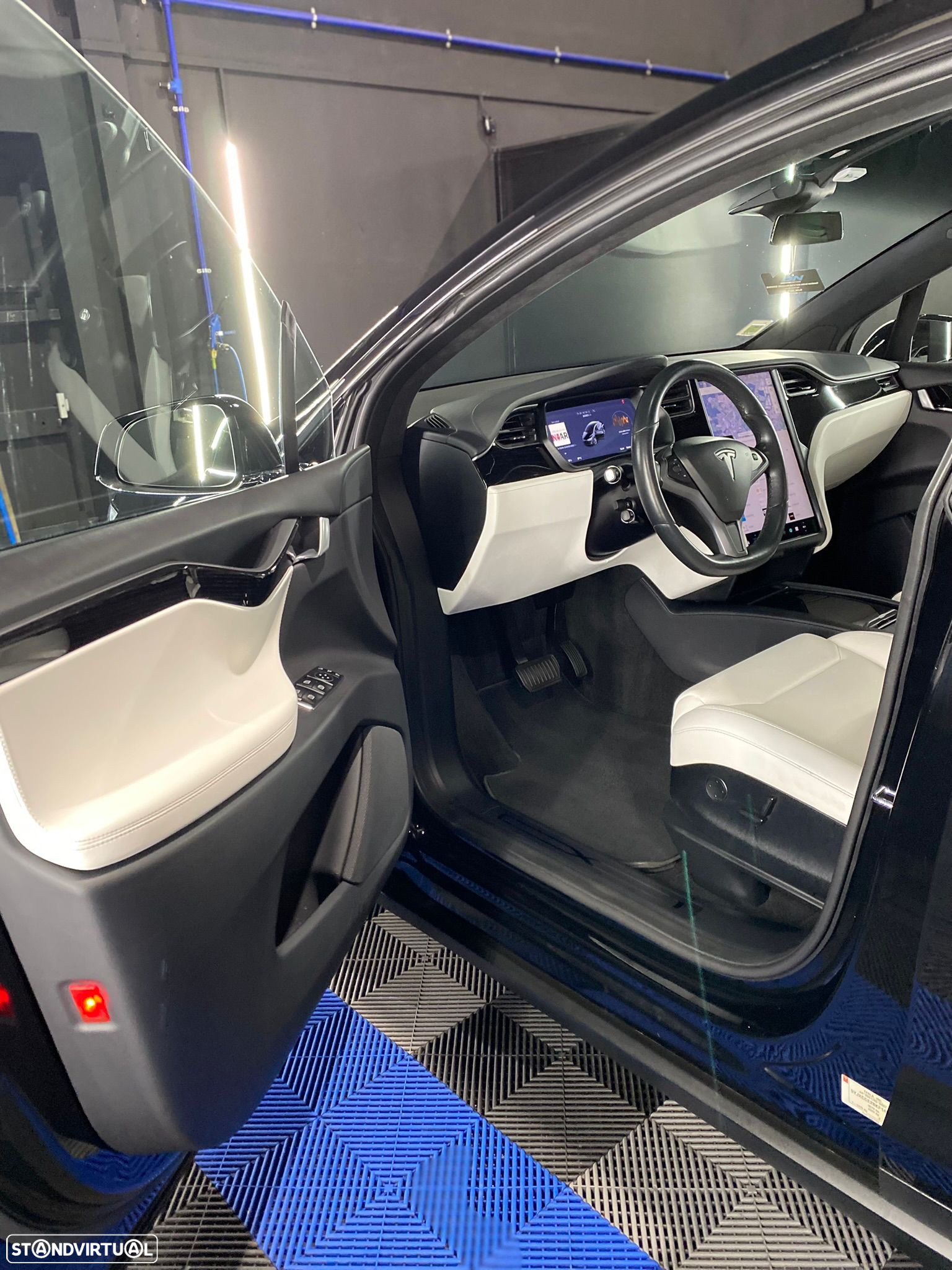 Tesla Model X 100D - 11