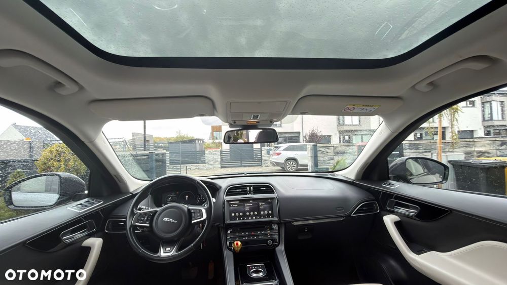 Jaguar F-Pace 2.0 i4D AWD R-Sport - 25