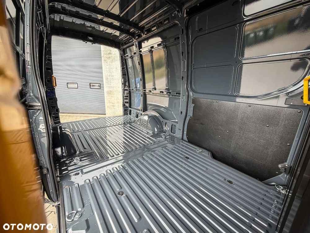 Iveco Daily 35S18HA8 V 3.0 Diesel 180 KM AT8 L3H2 - 22
