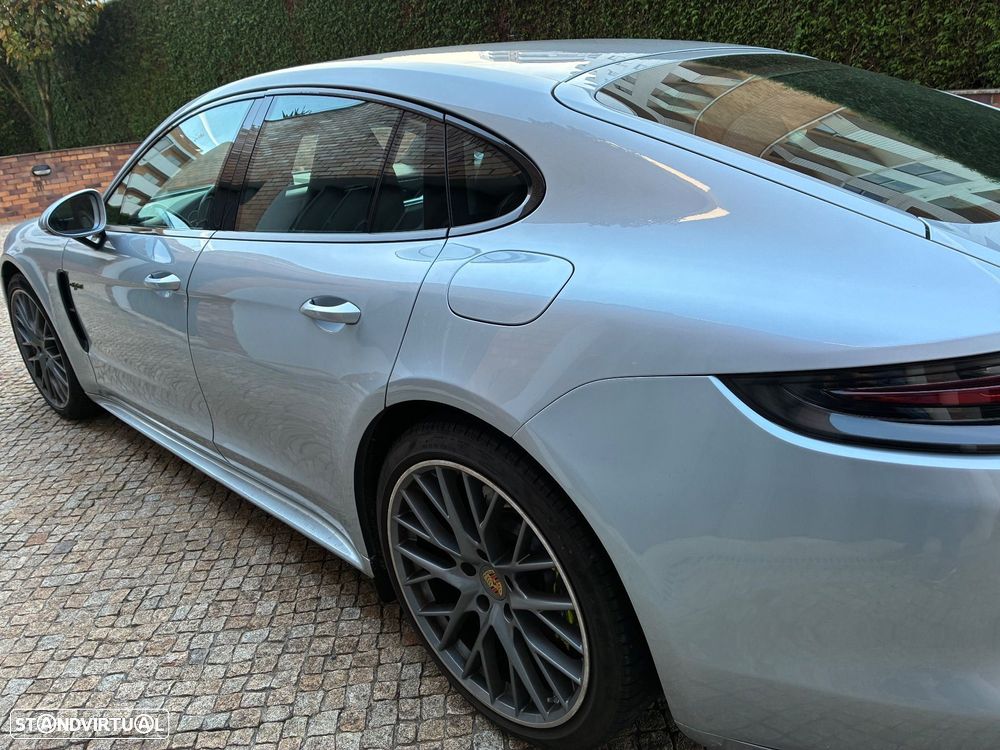Porsche Panamera 4 E-Hybrid - 4