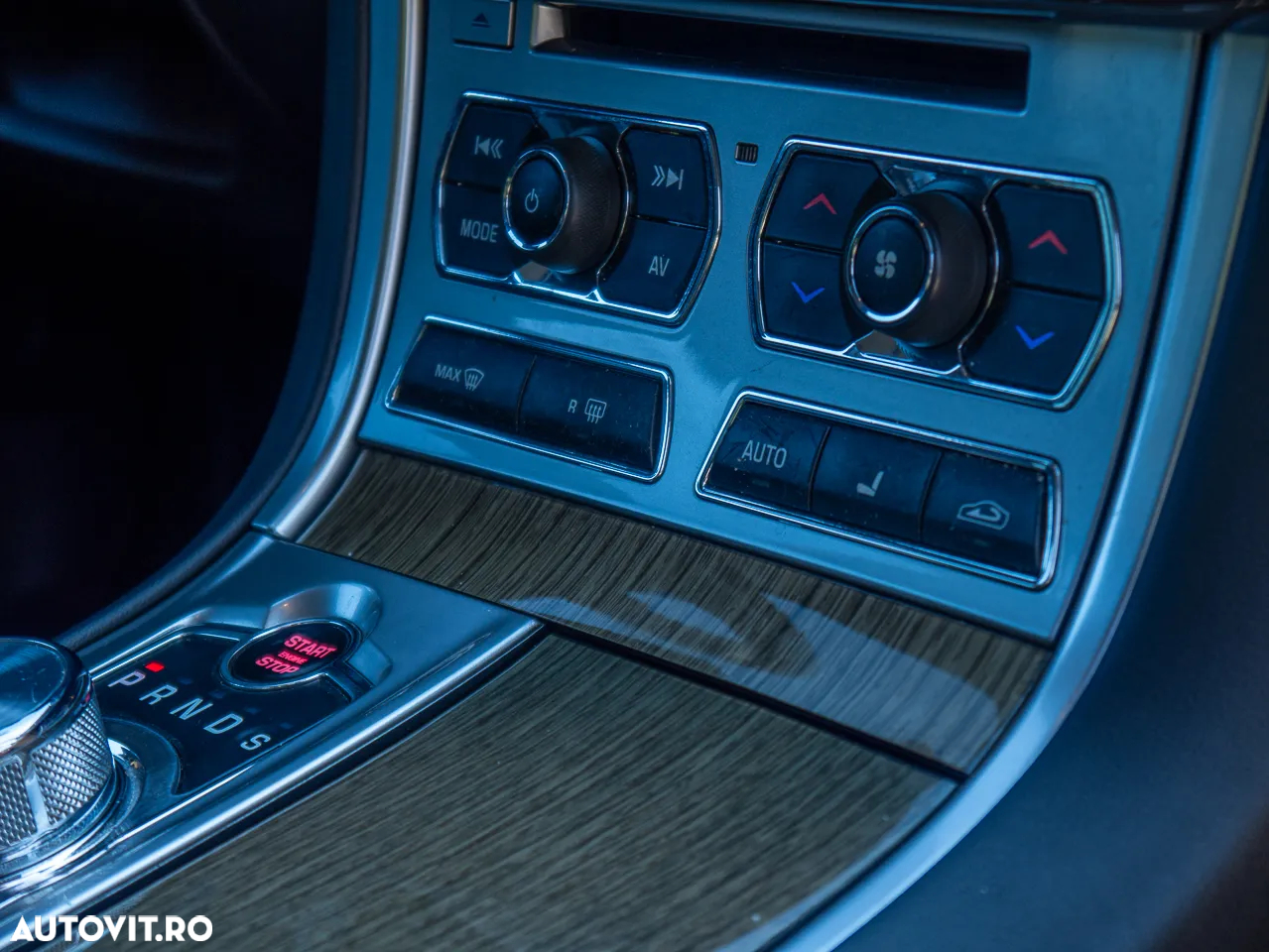 Jaguar XF 2.2D - 18