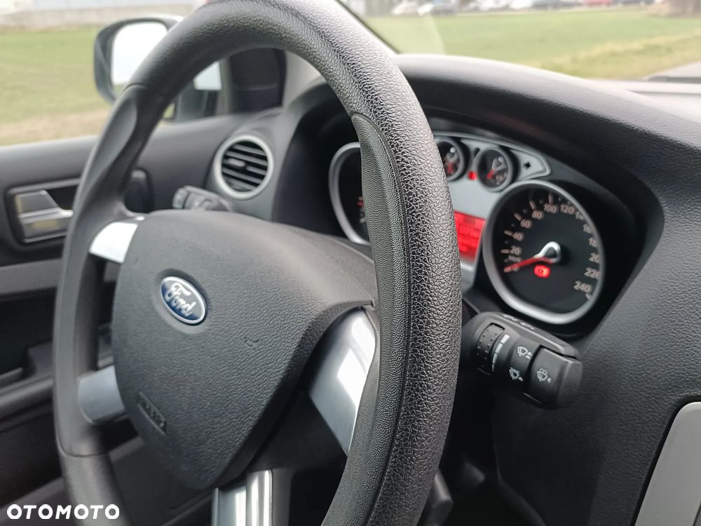 Ford Focus 1.4 16V Style - 12