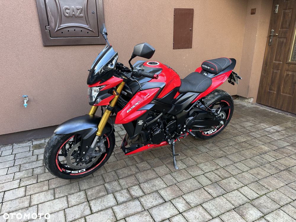 Suzuki GSX - 2