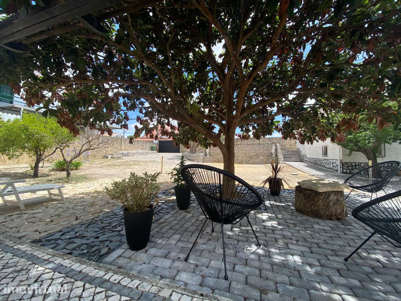 Moradia T4 | Terreno 1.050 m² | Cave 130 m² | Jardim | Fernão Ferro - Grande imagem: 3/26